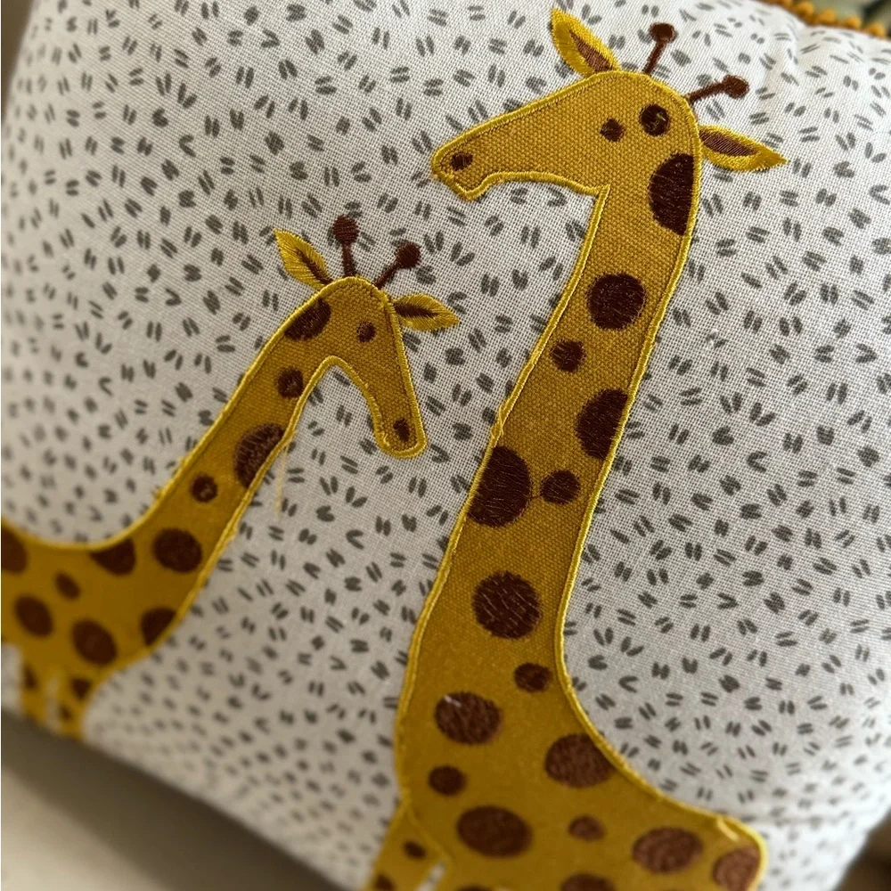 NWT Decorative Throw Pillow Embroidered Giraffes Nursey Mustard Piping‎